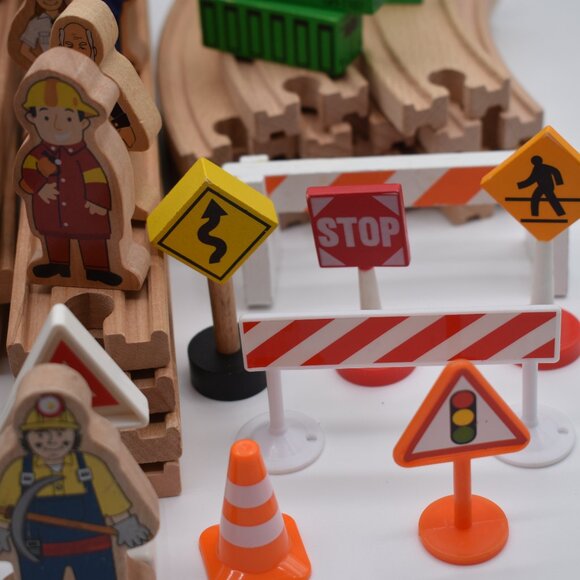 Lot of 60 Wooden Trains Tracks Ascending Descending Curved Connectors Straight - Picture 14 of 14